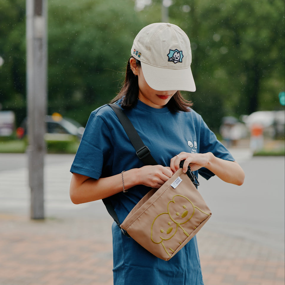 "matsui DOGS" CROSSBODY BAG (Light Brown)